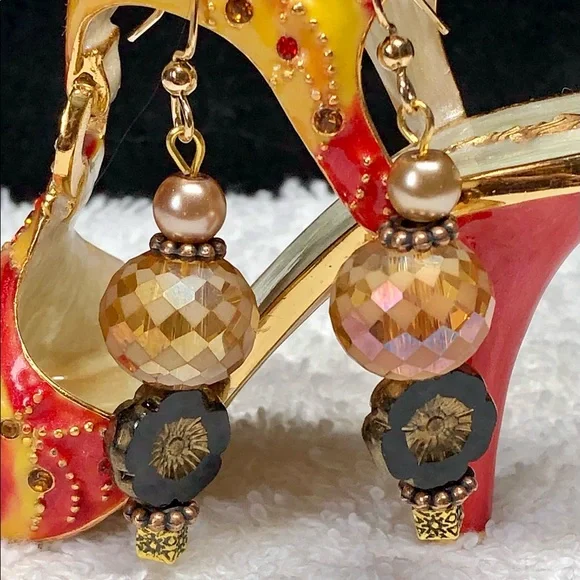 ⭐️🎈stunning European flavor earrings amber colors and gold/black accents - Picture 9 of 12